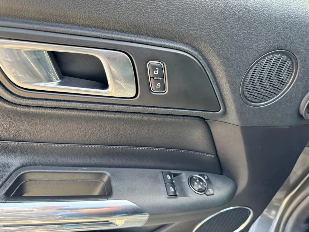 Used 2019 Magnetic Metallic Ford GT Premium image 13