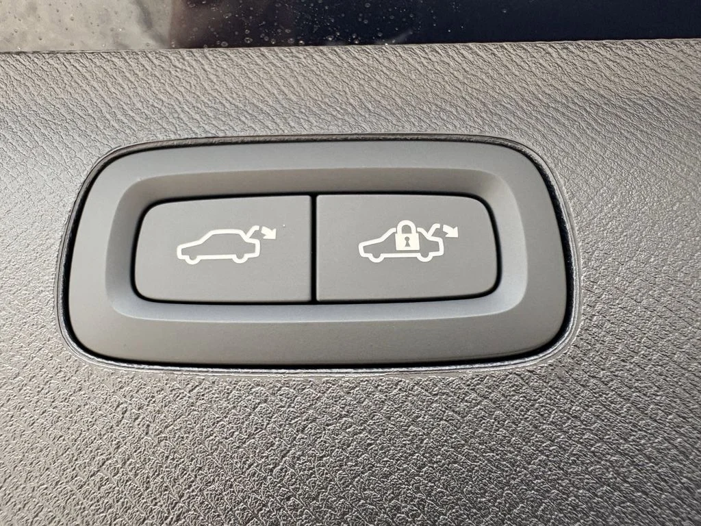 New 2026 Onyx Black Volvo Ultra image 30