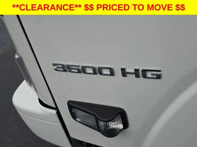 New 2025 Arc White Chevrolet  image 21