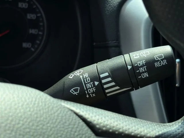 Used 2024 White GMC SLE image 29