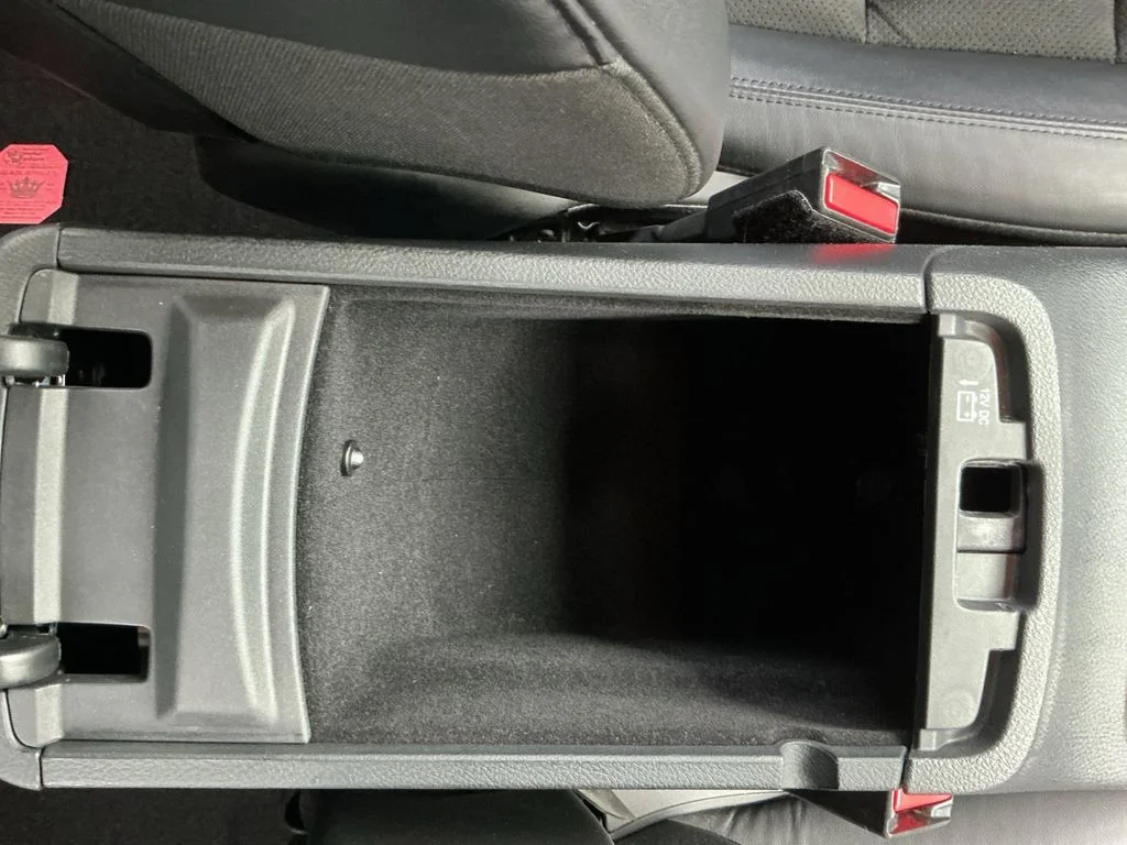 Used 2018 Silver Jeep Altitude image 28