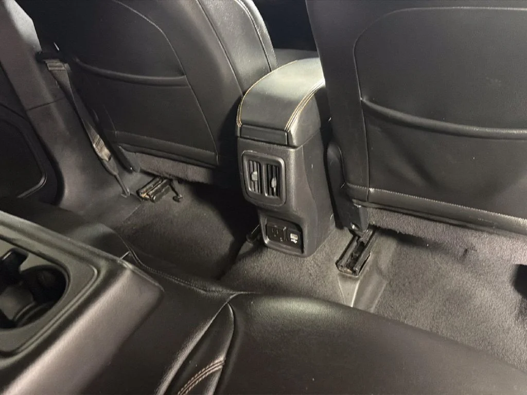 Used 2018  Jeep Limited image 30