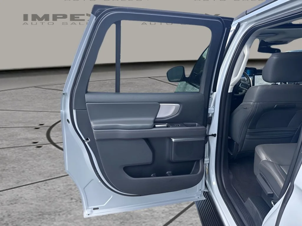 Used 2025 Silver Ford Active image 29