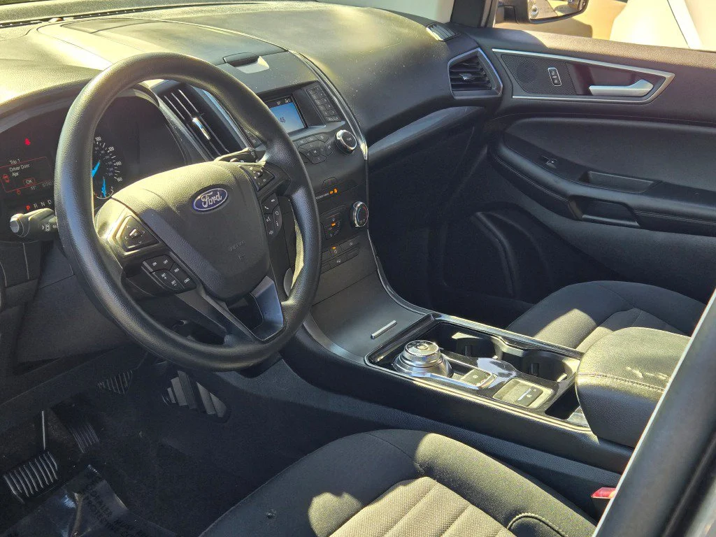 Used 2019 Gray Ford SE image 18