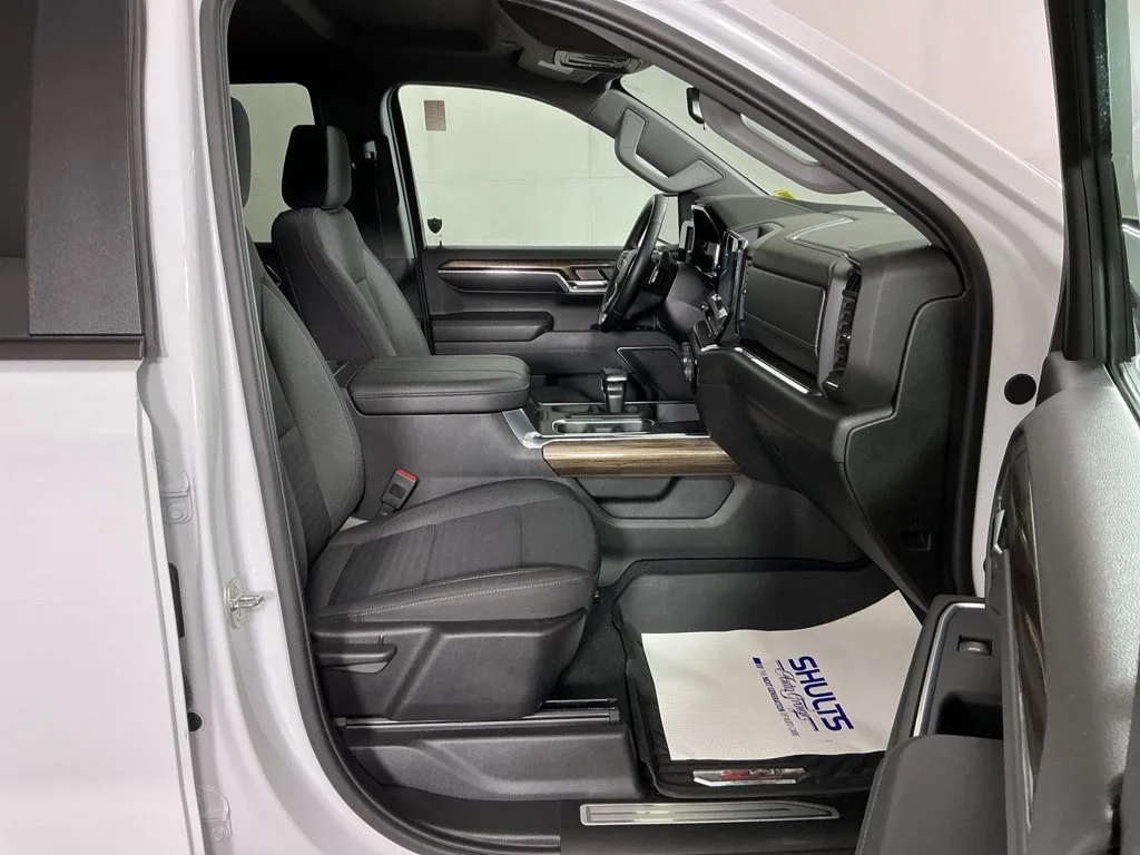 Used 2024 Summit White Chevrolet RST image 6