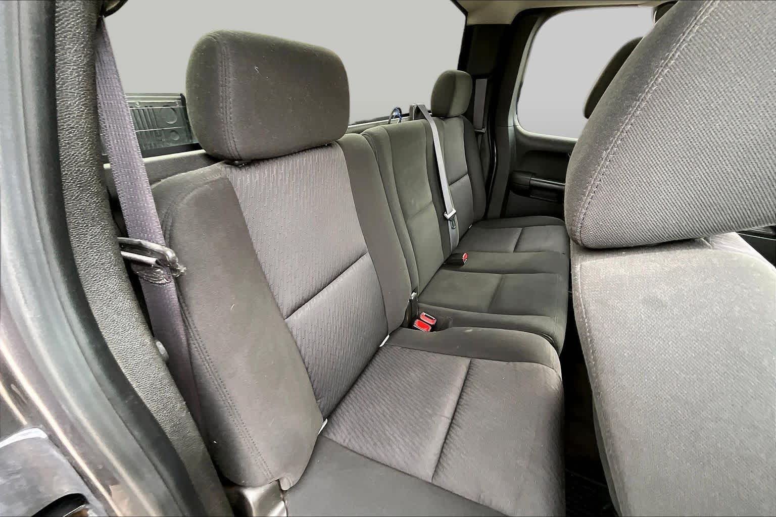 Used 2011 Taupe Gray Metallic Chevrolet LT image 17
