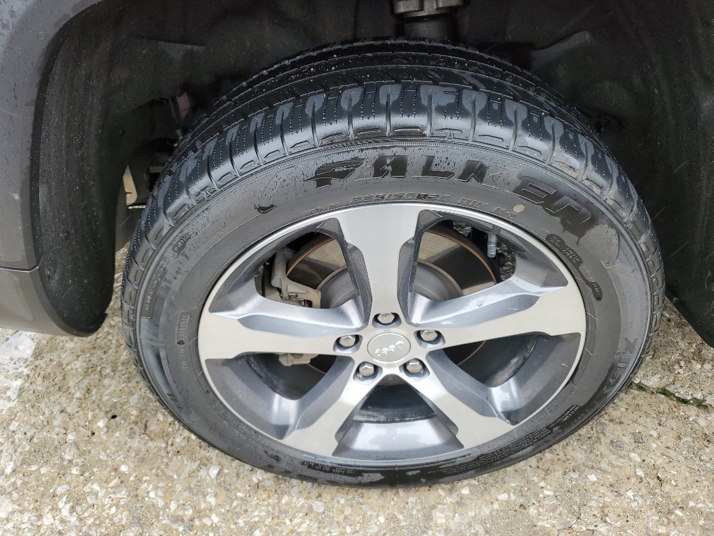 Used 2023 Velvet Red Pearlcoat Jeep Limited image 15