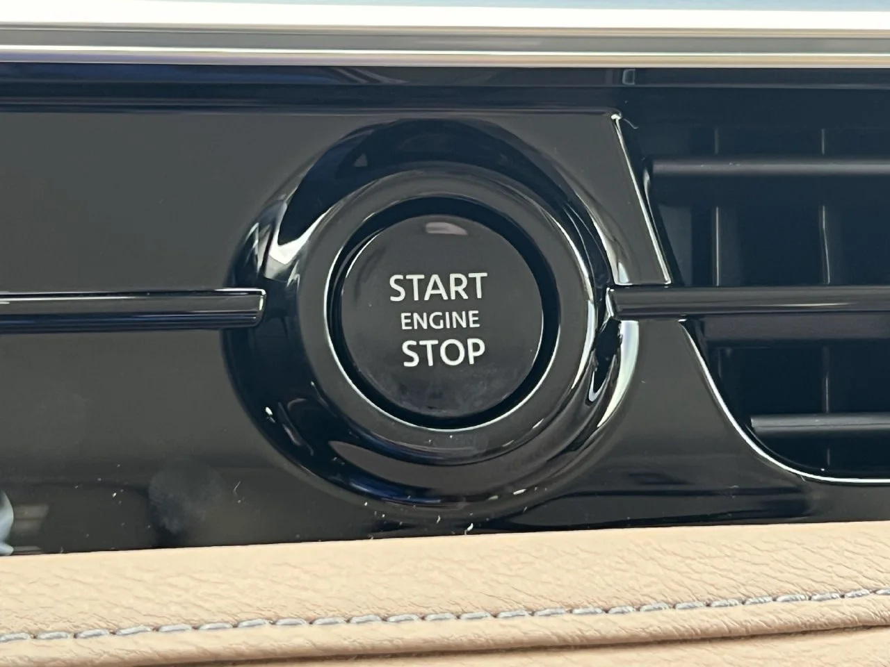 New 2027 RADIANT WHITE INFINITI Luxe 2WD image 18