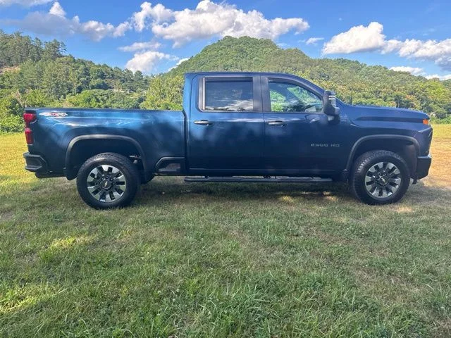 Used 2022 Blue Chevrolet Custom image 9