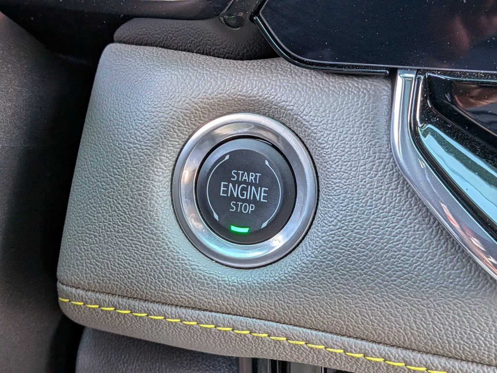Used 2024 White Chevrolet ZR2 image 17