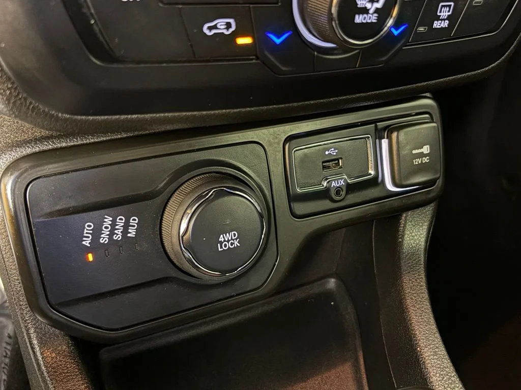 Used 2022 Gray Jeep Altitude image 28