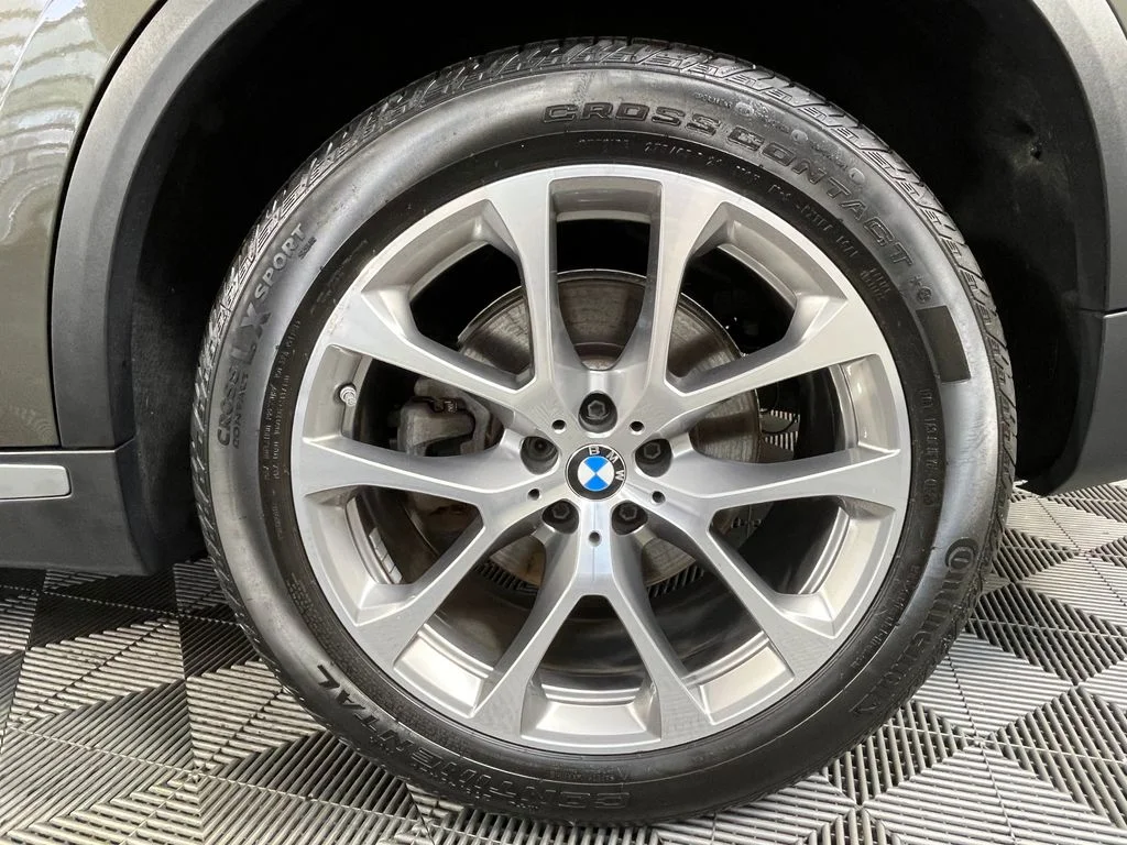 Certified Used 2024 Green Metallic BMW xDrive40i image 13