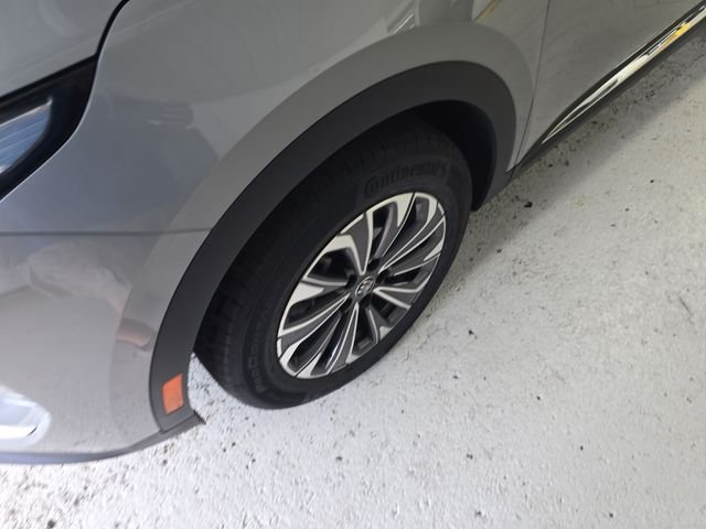 Used 2025 Gray Buick Preferred image 9