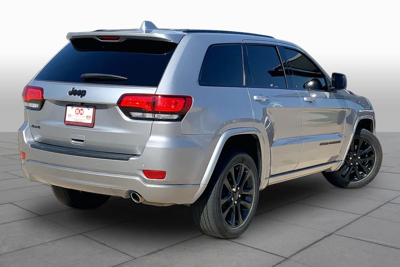 Used 2020 Billet Silver Metallic Clearcoat Jeep Altitude image 12