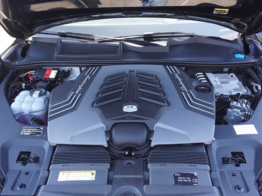 Used 2022 Black Lamborghini Base image 25