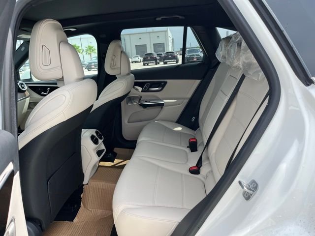 New 2026 Polar White Mercedes-Benz GLC 300 image 18
