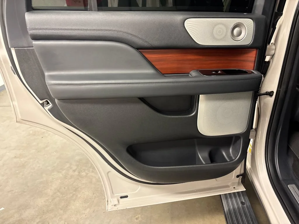 Used 2022 White Lincoln Reserve image 34