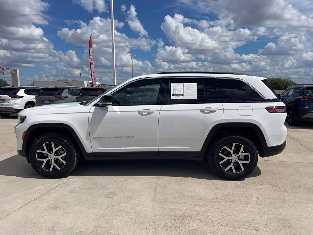 Used 2025 White Jeep Limited image 5