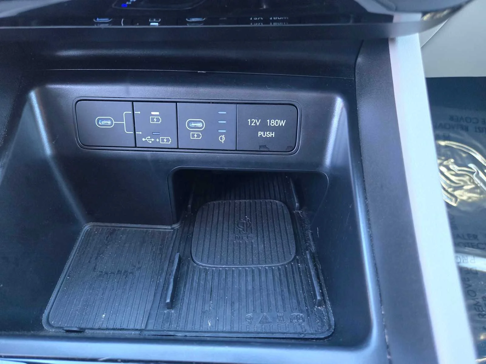Used 2025  Hyundai SEL image 18