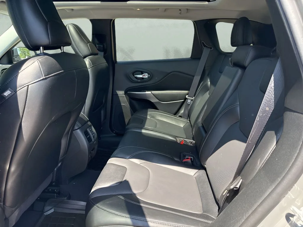 Used 2022 Gray Jeep Limited image 13