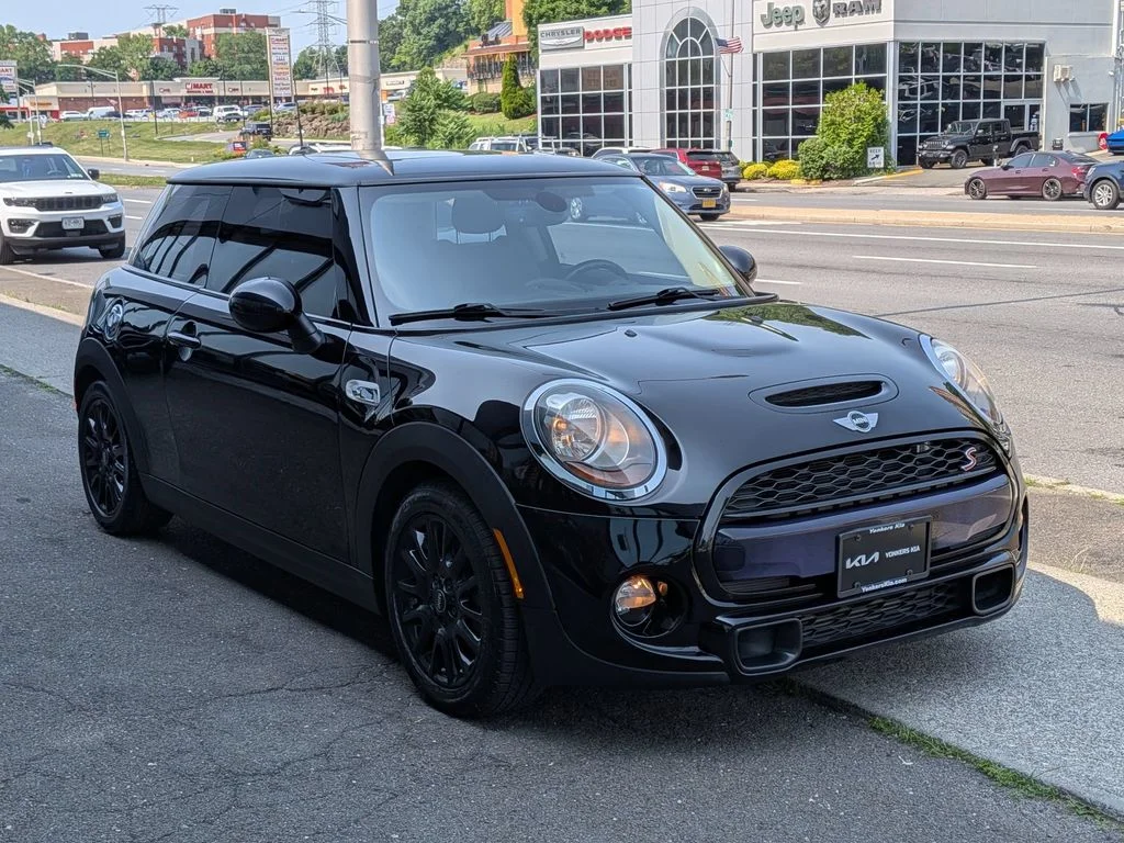 Used 2018 Black MINI Base image 4
