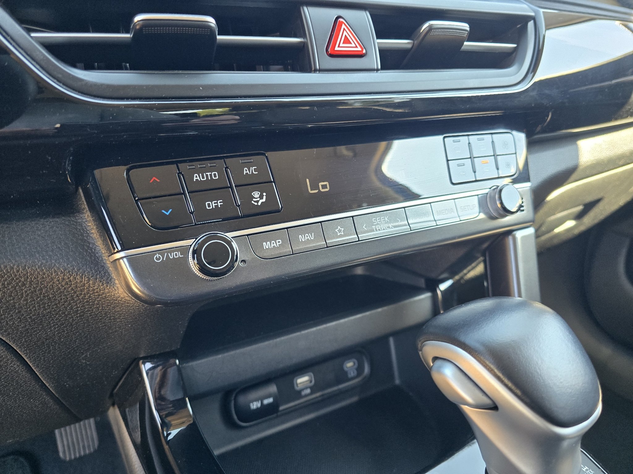 Used 2024 Valais Green/Black Roof Kia S image 22