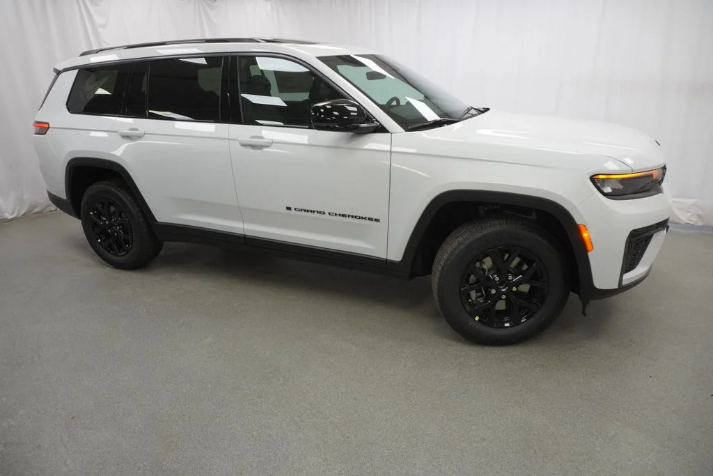 New 2026 Bright White Clear-Coat Exterior Paint Jeep Laredo image 9