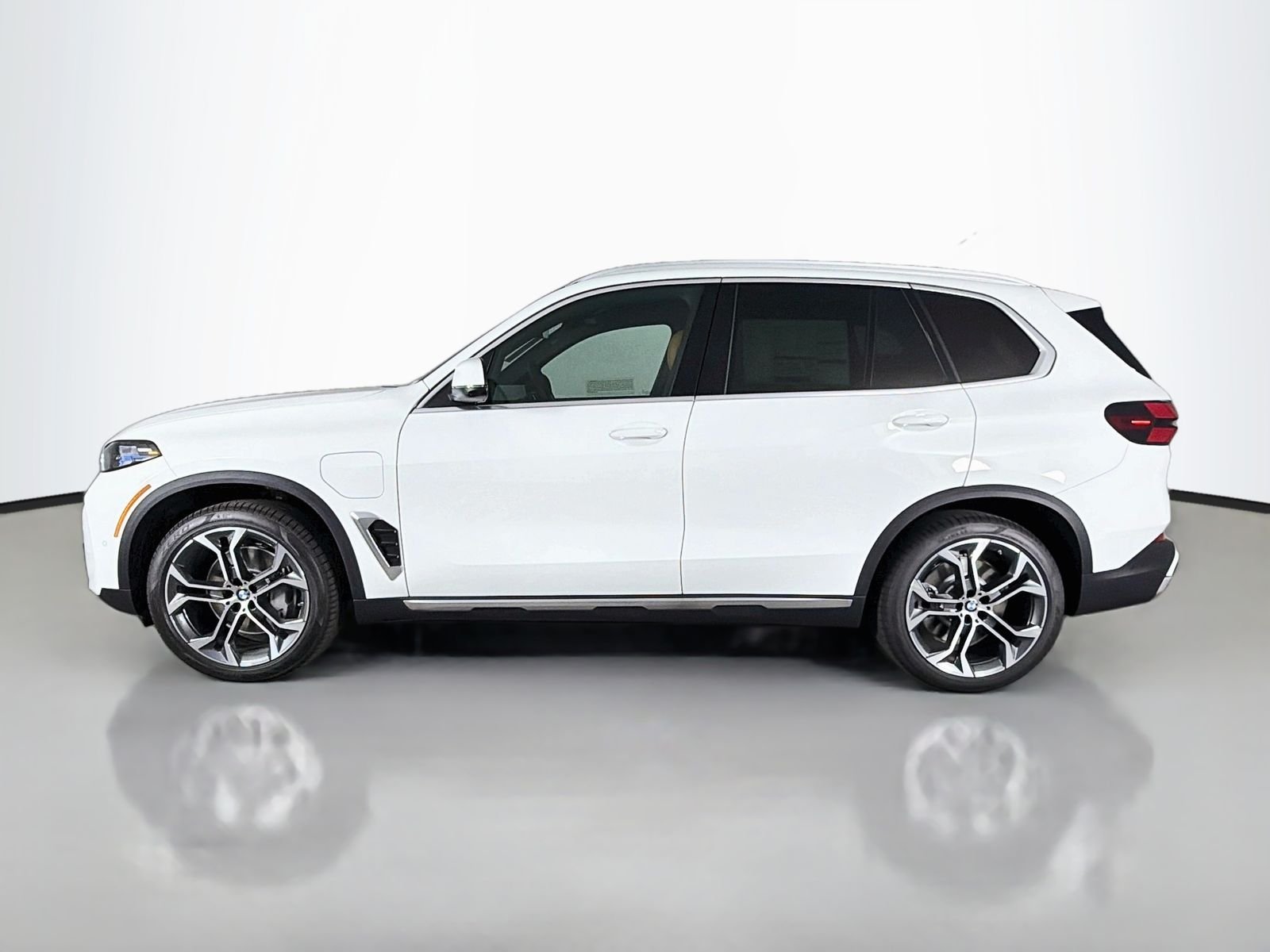 New 2026 Alpine White BMW xDrive50e image 4