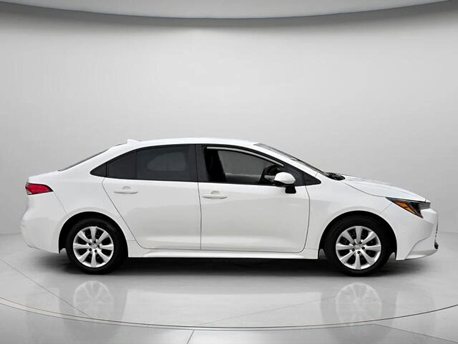 Used 2024  Toyota LE image 5