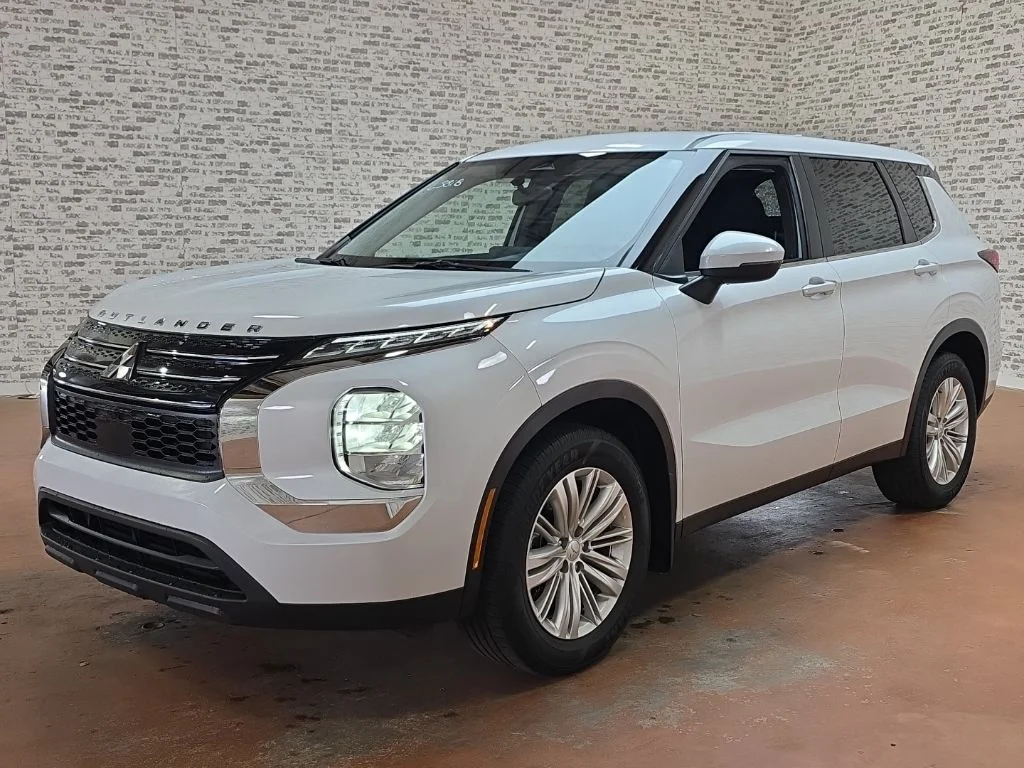 Used 2023 White Mitsubishi ES image 3