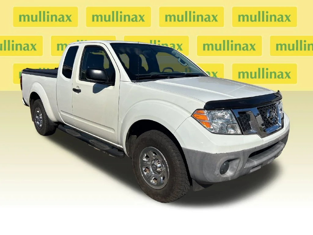 Used 2016  Nissan  image 1