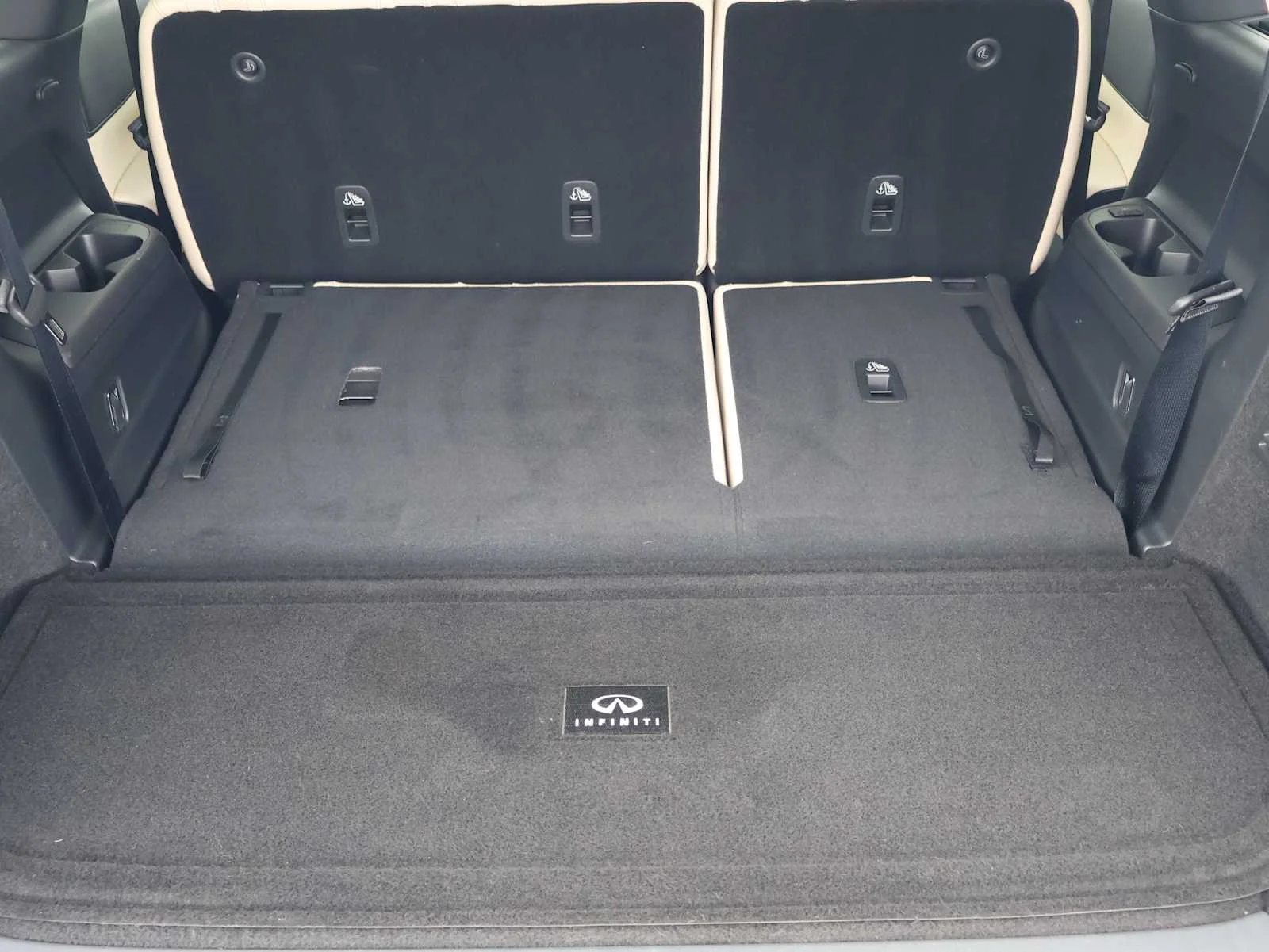 Certified Used 2022 Deep Bordeaux INFINITI LUXE image 26