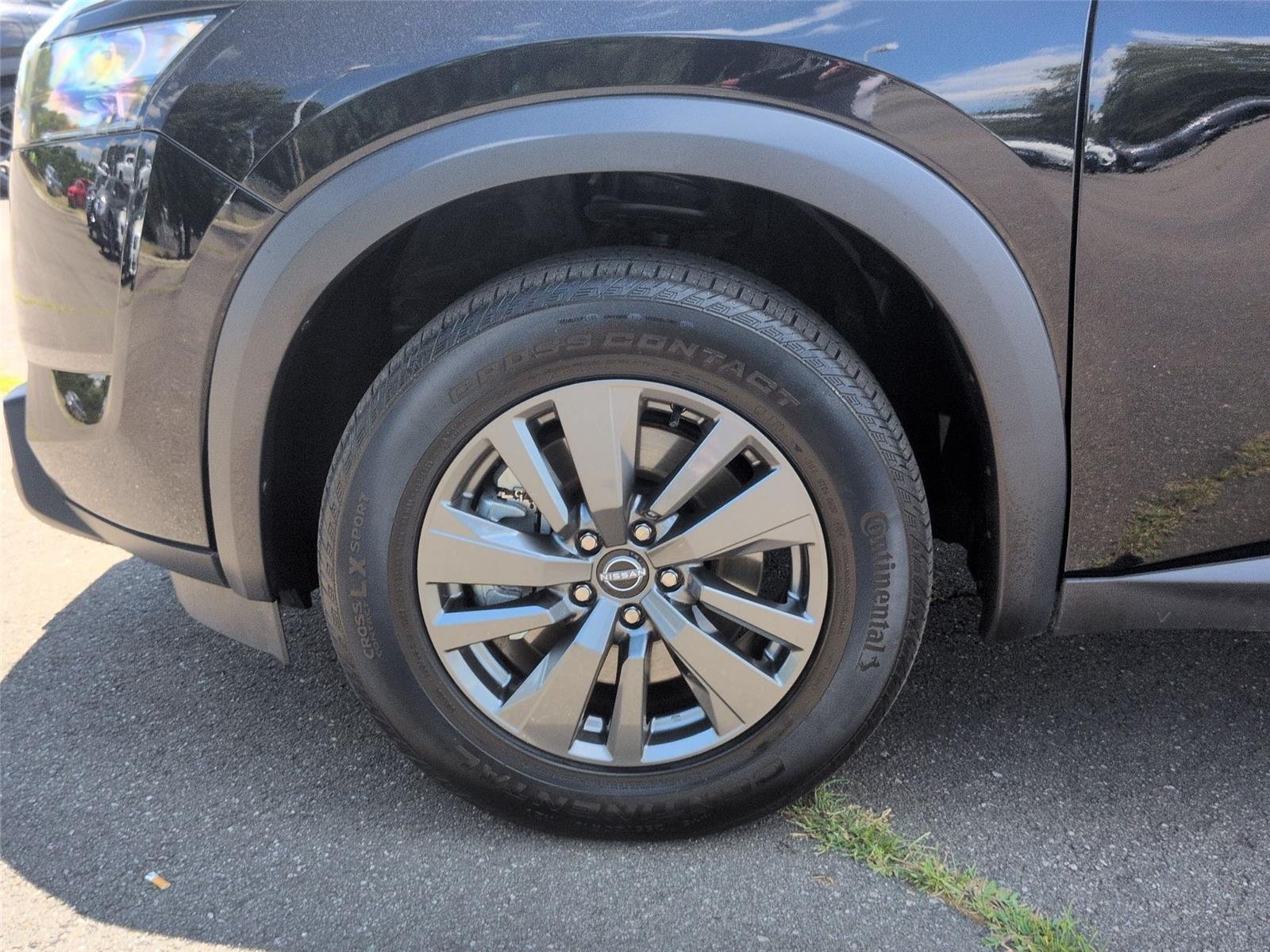 Used 2024  NISSAN SV image 10