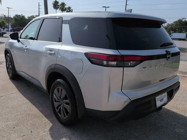 Used 2022 Silver Nissan S image 6