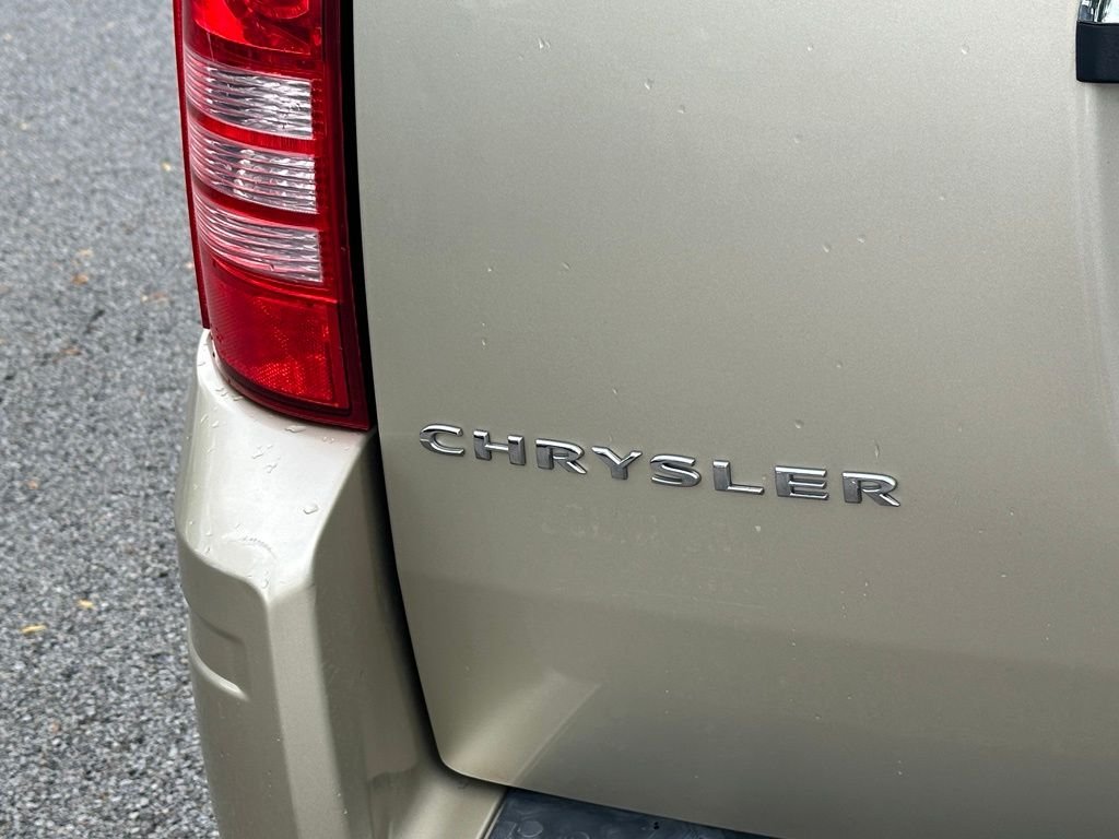 Used 2010 Gold Chrysler Touring image 10
