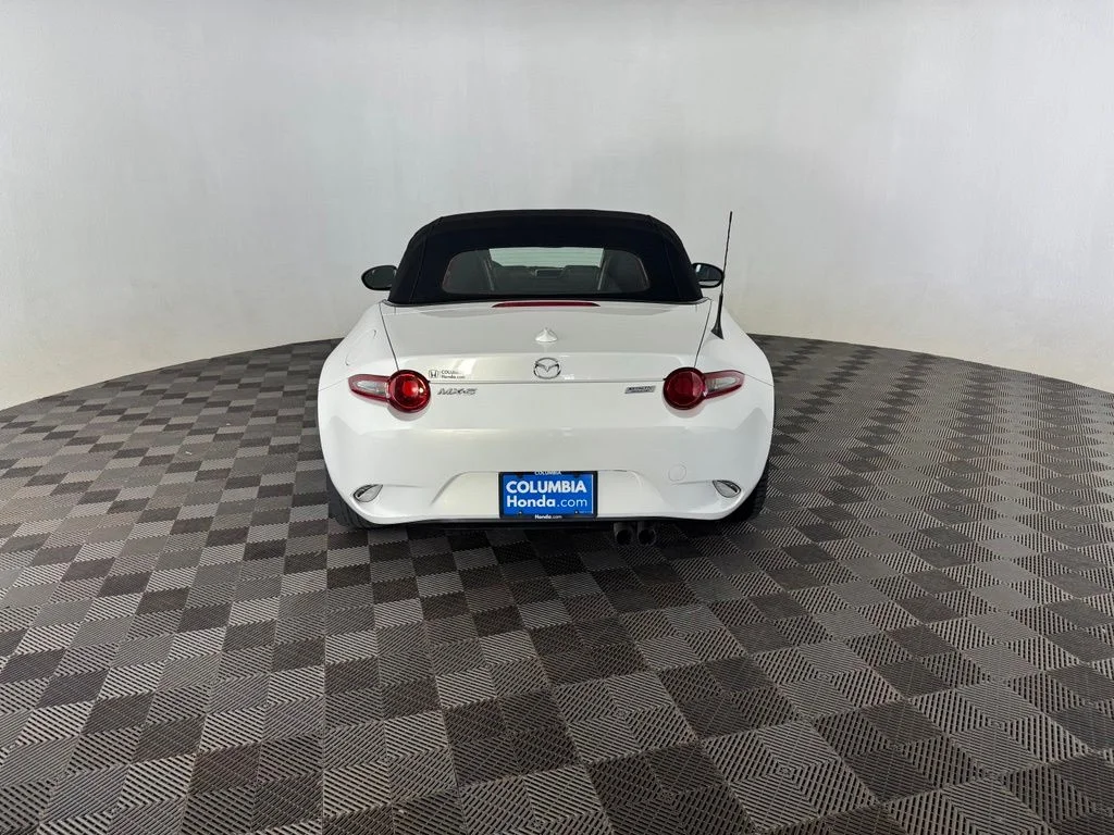 Used 2017 White Mazda Grand Touring image 6