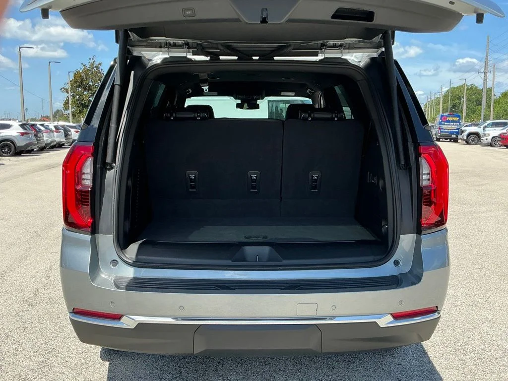 Used 2025 Silver GMC Elevation image 23