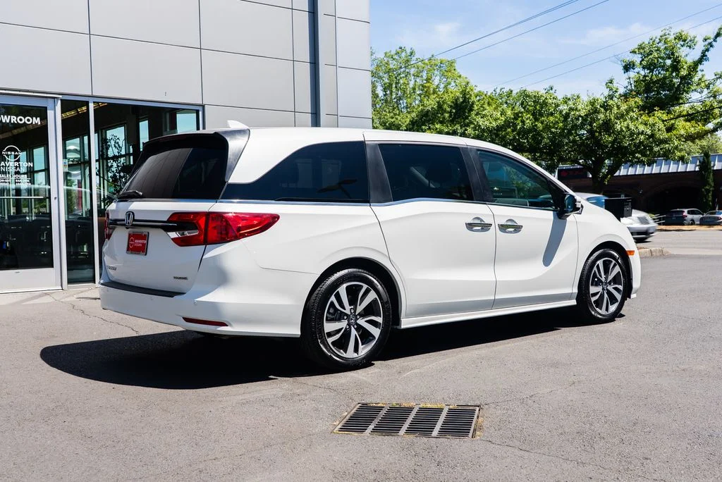 Used 2022 White Honda Touring image 6
