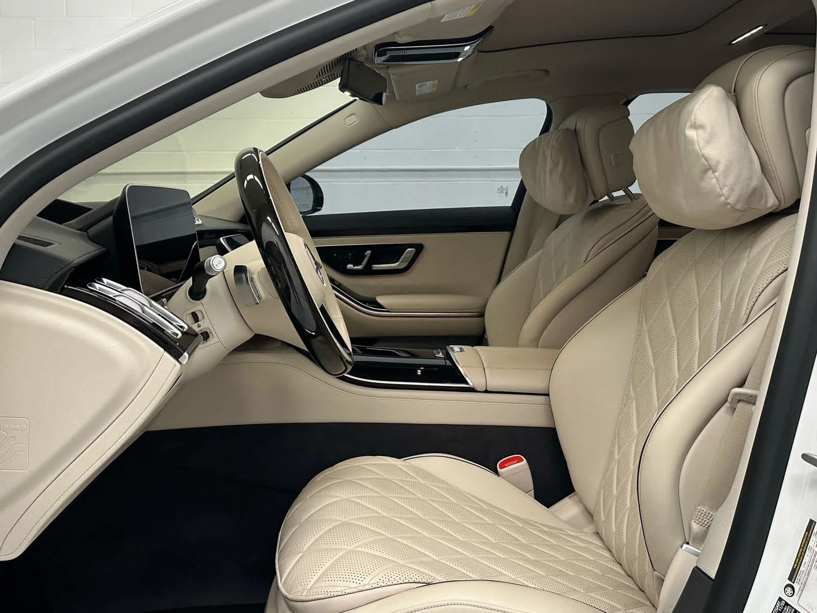 Used 2024 MANUFAKTUR Moonlight White Metallic Mercedes-Benz S 580 image 11
