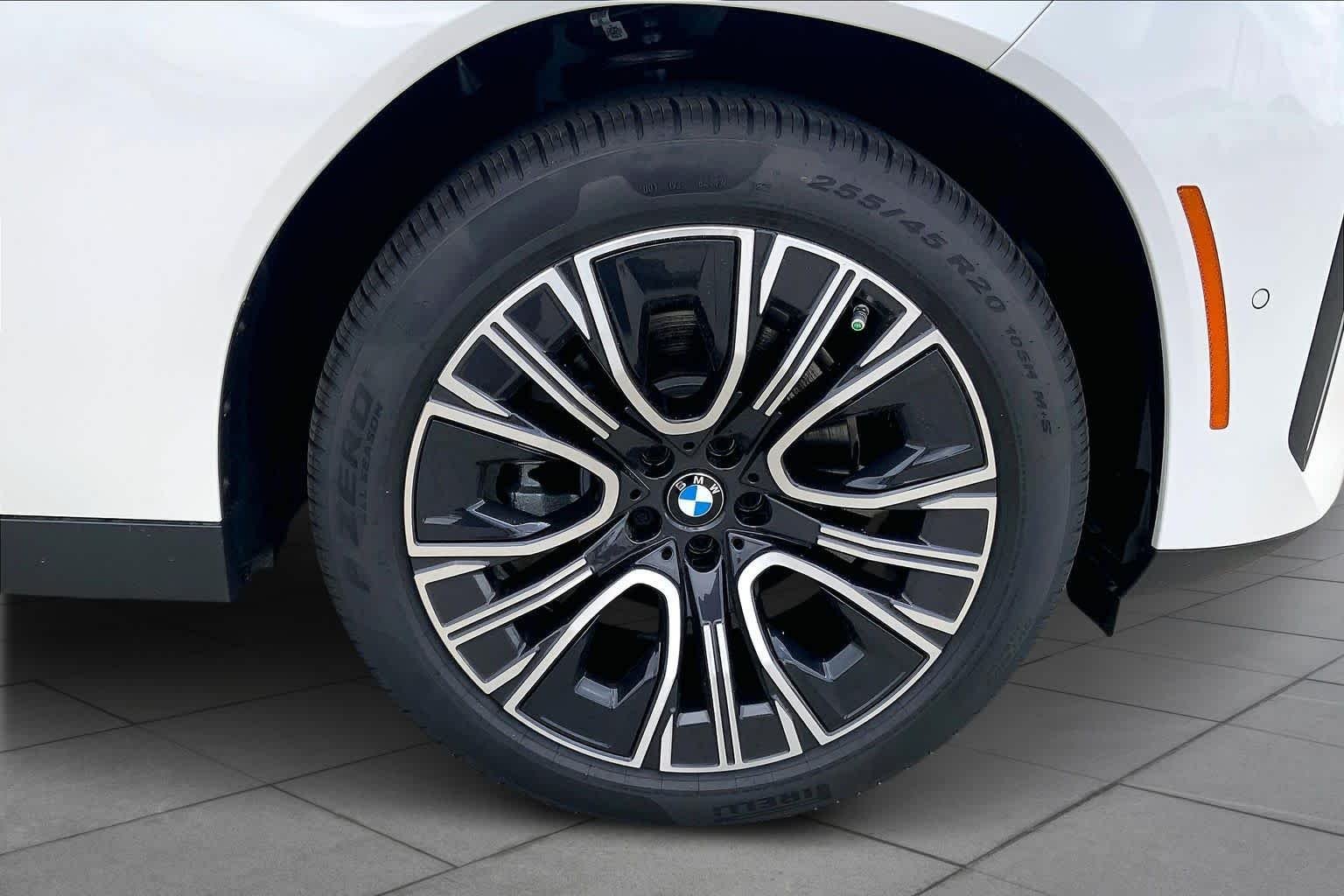 Used 2026 Mineral White Metallic BMW 30 xDrive image 11