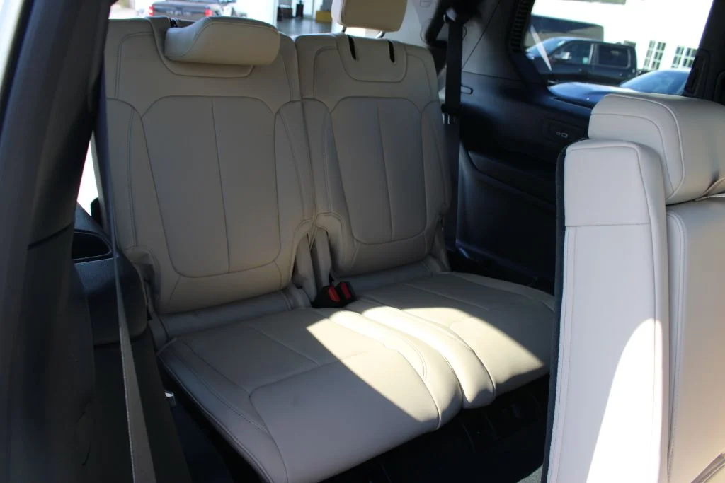 New 2026 Bright White Clear-Coat Exterior Paint Jeep Limited image 12