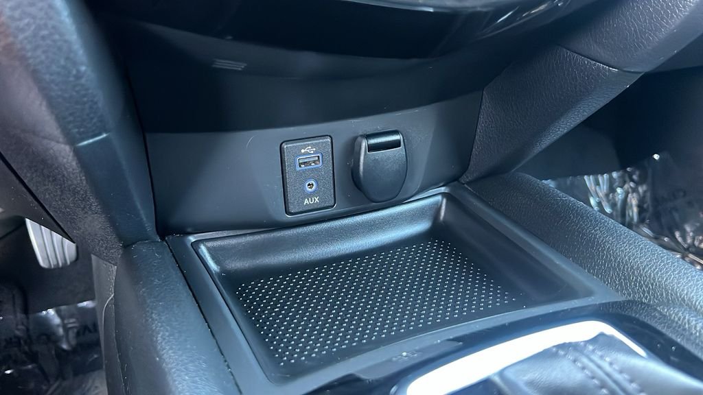 Used 2017 Silver Nissan S image 18