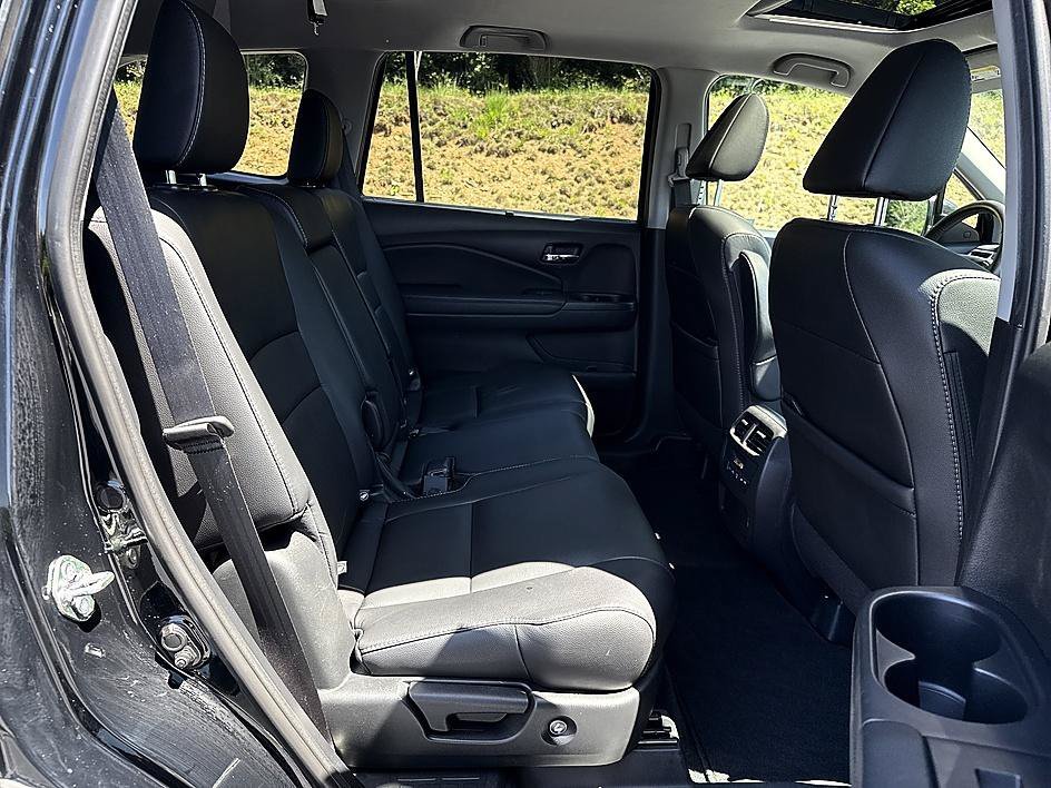 Used 2019 Crystal Black Pearl Honda EX-L image 22