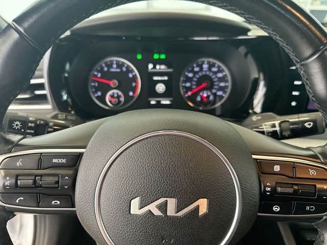 Used 2022 White Kia GT-Line image 12