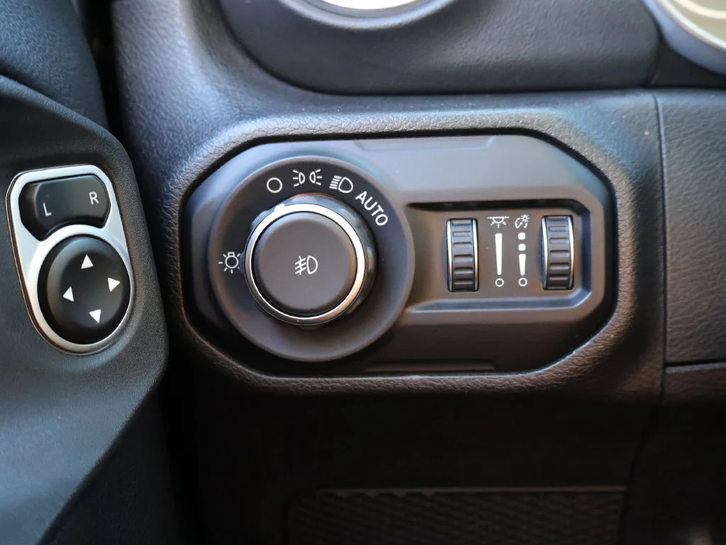 Used 2018 Gray Jeep Unlimited Sahara image 29