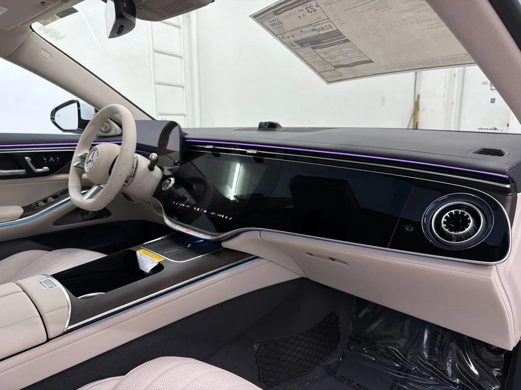 New 2027 White Mercedes-Benz S 580 image 32