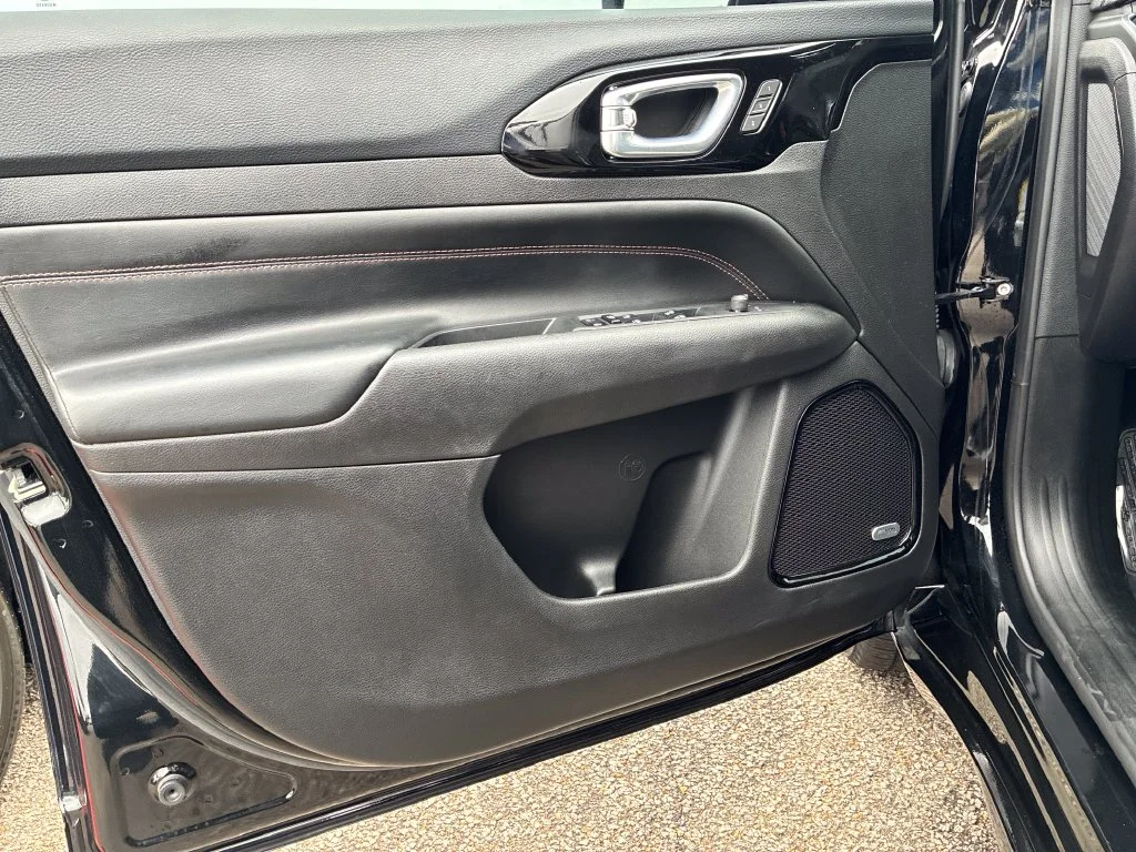 Used 2023 Black Jeep Limited image 21