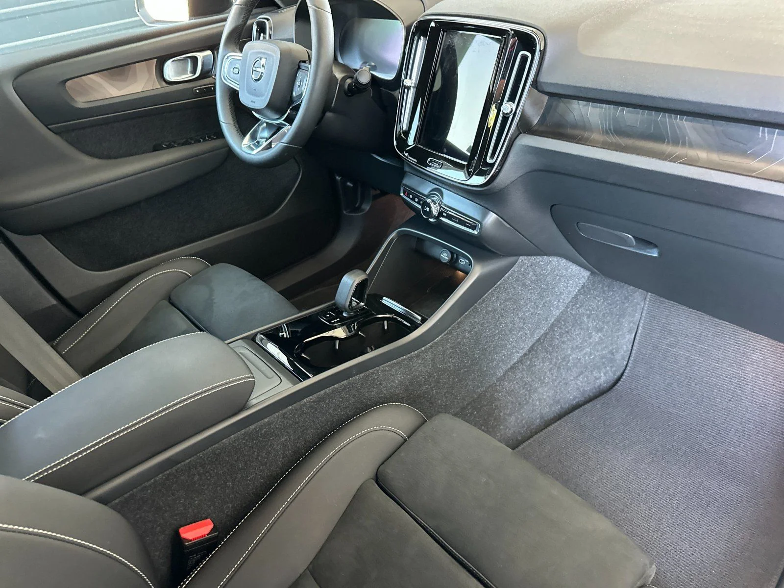 Used 2023 Silver Volvo Ultimate image 17