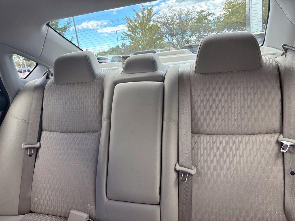 Used 2018 White Nissan 2.5 SV image 33