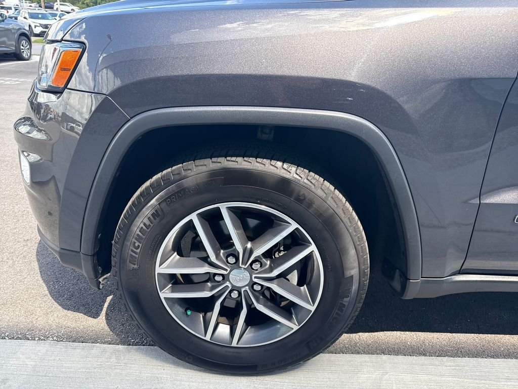 Used 2018 Gray Jeep Limited image 10